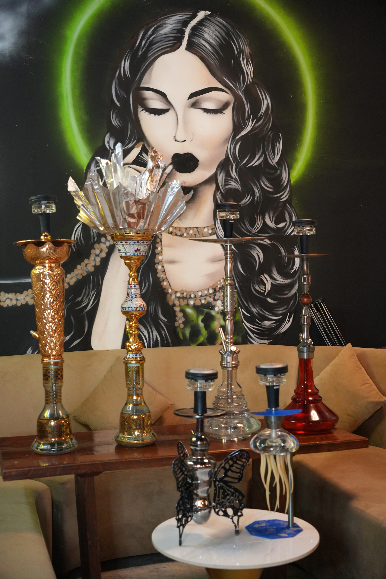 Premium Puff & Chill shisha display